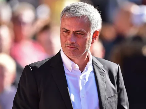 Mourinho chính thức thoát khỏi án phạt từ FA