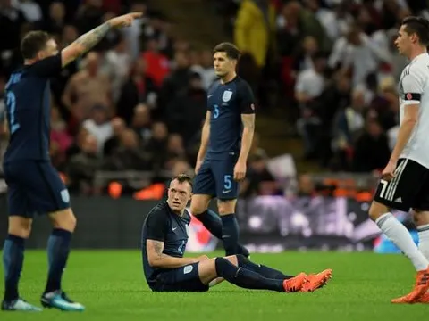 Mourinho: Có cầu thủ bị gãy móng tay cũng không lên tuyển