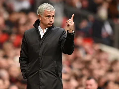 Mourinho coi thường các đội chơi "ba hậu vệ"