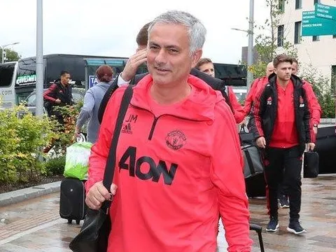 Mourinho cười tự tin cùng học trò 'săn lùng' ngựa ô Watford