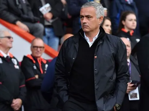 Mourinho đã hét gì trước khi Bournemouth ghi bàn?