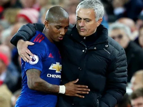 Mourinho được ca ngợi vì quyết định 'tuyệt vời' với Ashley Young