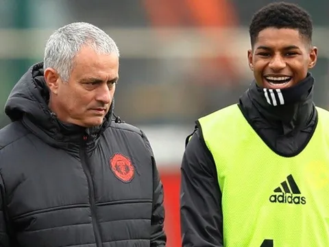 Mourinho khiến fan Man Utd "phát cuồng" chỉ vì hành động này