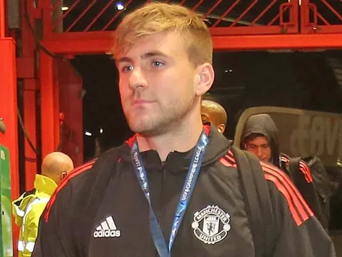 Mourinho không thèm nói chuyện với Luke Shaw
