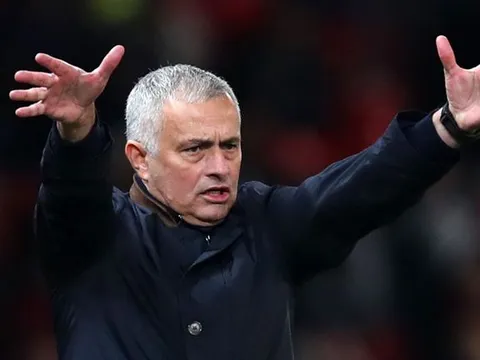 Mourinho: "Man United đang tiết kiệm tiền cho TTCN mùa Đông à?"