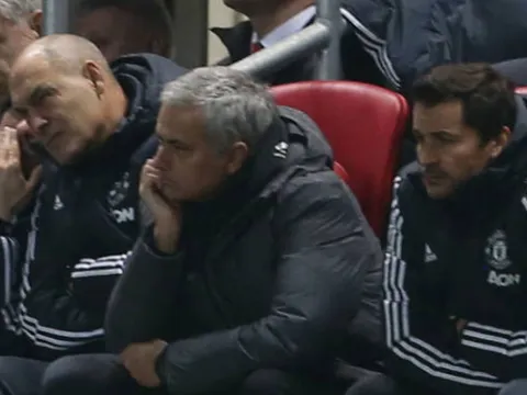 Mourinho mặt cắt không còn giọt máu sau khoảnh khắc định mệnh