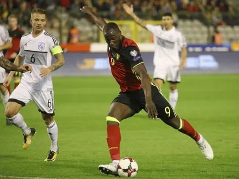 Mourinho mỉa mai Martinez khi tin dùng Lukaku