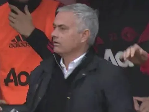 Mourinho phản ứng khó tin với pha bỏ lỡ mười mươi của Rashford