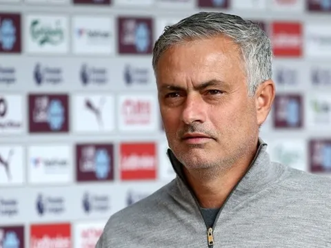 Mourinho: 'Sa thải tôi? Bạn có biết họ phải tốn bao nhiêu tiền không?'