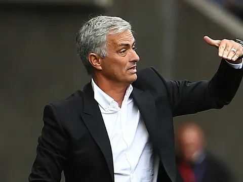 Mourinho tàn nhẫn khiến sao trẻ M.U bị sốc