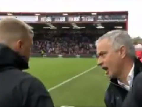 Mourinho tiến đến nói gì với HLV Bournemouth sau trận?