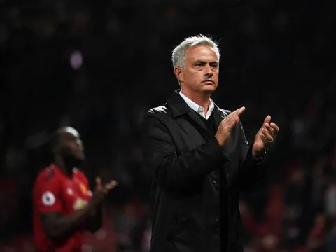 Mourinho tìm đến ai đầu tiên sau khi trận đấu kết thúc?