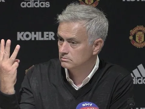 Mourinho: "Tôi đã nhận được 3 lời mời dẫn dắt"