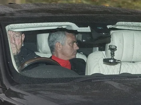 Mourinho trầm ngâm, M.U chờ đụng độ Benfica