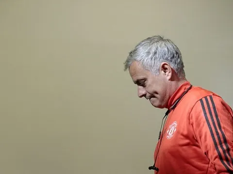 Mourinho trầm tư trên sân tập M.U trước trận chiến CSKA Moscow