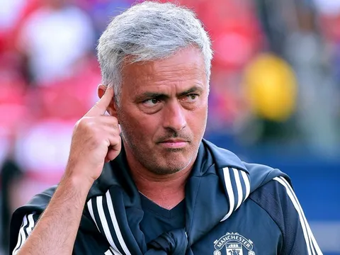 Mourinho tức giận vì Man Utd đang sung mà phải nghỉ