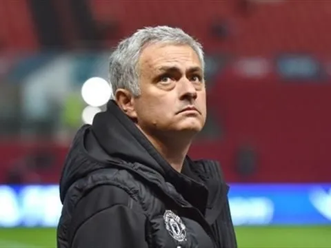 'Mourinho vẫn đang chiến đấu để sinh tồn tại Man Utd'