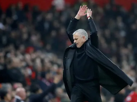 Mourinho: "Vô địch Premier League? Man Utd còn phải chờ dài dài"