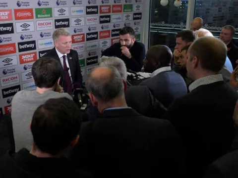 Moyes bị truyền thông 'bủa vây' trong buổi họp báo đầu tiên