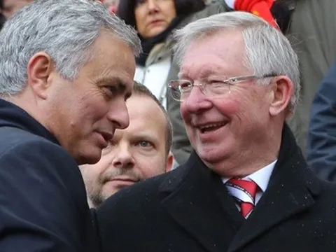 MU bị Pogba phá hoại: Mourinho phải học Alex Ferguson!