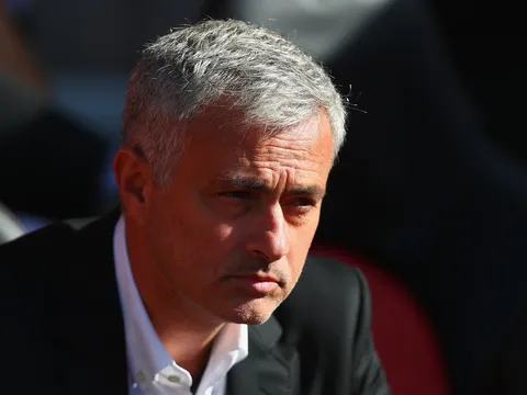 M.U gấp rút gia hạn với Mourinho ngay trong mùa này