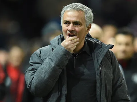 MU lại thua ở Stamford Bridge: Đàn ông ai lại thế, Mourinho!