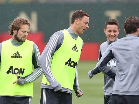 Thủng tuyến giữa, MU sẽ chiến Liverpool ra sao?