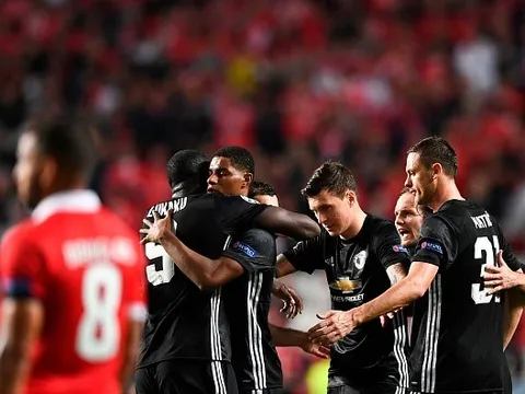 MU mạo hiểm đánh mất bản sắc dưới thời Mourinho