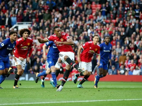 MU nhìn từ siêu dự bị Martial: Ngả mũ trước Mourinho