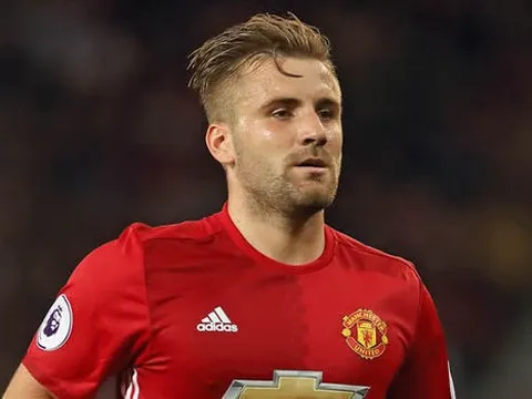 Mùa giải 2016/17 đáng quên của Luke Shaw