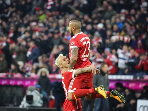 Muller rực sáng, Hùm xám giương oai khắp Bundesliga