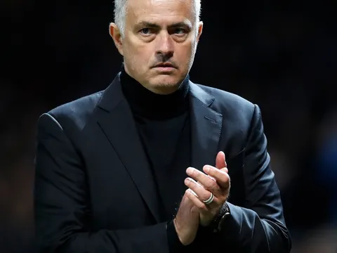 Muốn được cấp tiền, có 4 câu hỏi Mourinho cần phải trả lời trước