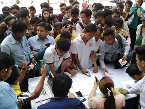 CĐV Myanmar xếp hàng dài mua vé xem trận gặp ĐT Việt Nam ở AFF Cup