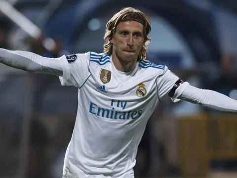 Luka Modric vừa nhận FIFA The Best, "hội Messi" đã phản ứng thế này