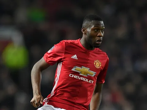 "Chém kẻ thù", cựu sao Man Utd được tôn huyền thoại