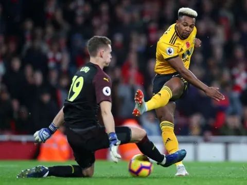 Liều mạng cứu bóng, Leno trở thành "idol của lòng fan"