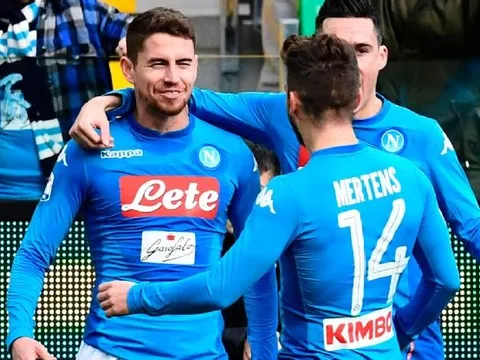 Napoli và tháng mười hai giông bão…