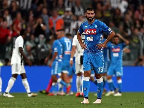 Napoli và tháng 10: Chờ phép màu từ thầy phù thủy Carletto