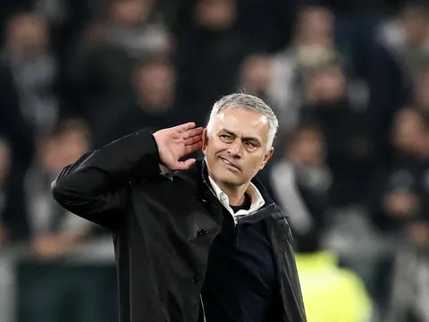 Này Mourinho, chúng tôi chờ cái nhếch môi đầy ngạo mạn của ông