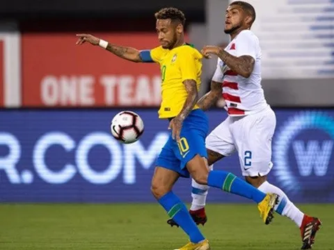 Hậu vệ tuyển Mỹ nổi xung với trọng tài vì pha ăn vạ của Neymar