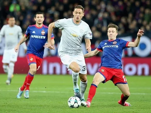 Nemanja Matic "cân" cả hàng tiền vệ CSKA