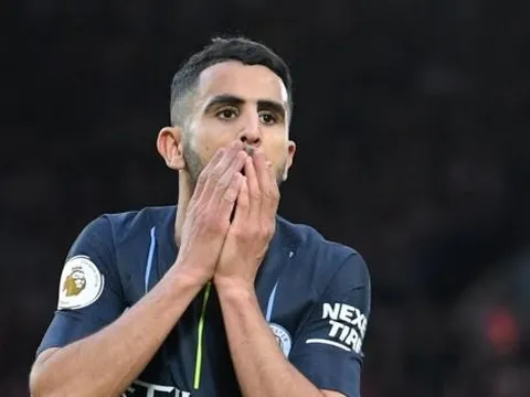 Gary Neville: "Mahrez ích kỷ và muốn làm người hùng"