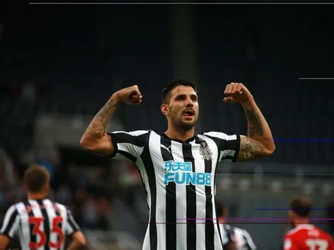 Newcastle 3-0 West Ham United: Benitez hồi sinh, Bilic xuống đáy