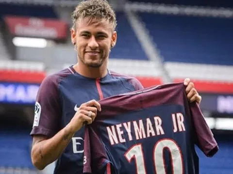 Neymar bị Cavani xúc phạm ngay lần đầu đến Paris