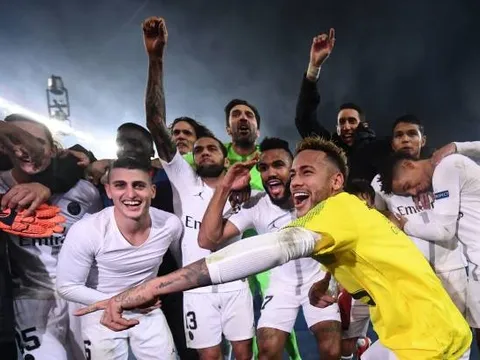 Neymar biến Alisson thành 'vật tế thần' trong lễ ăn mừng chiến thắng