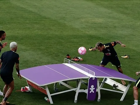 Neymar, Coutinho đọ tài với Alves và Jesus ở môn Teqball