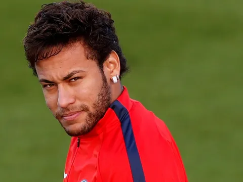 Neymar 'đằng đằng sát khí' trên sân tập của PSG