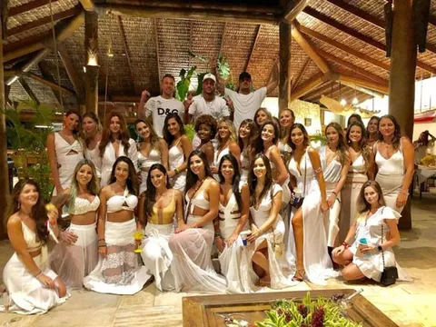 Neymar vui chơi tới bến, đón năm mới bên hàng loạt mỹ nữ sexy