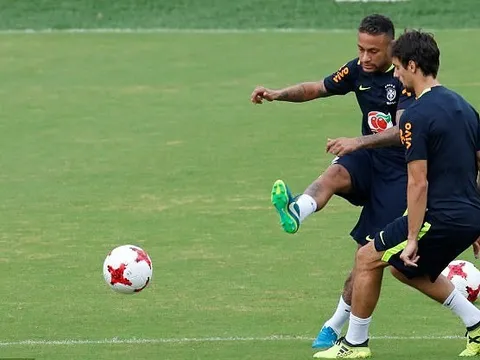 Neymar 'quẩy' cực sung, chờ so tài 'Mãnh hổ' Falcao