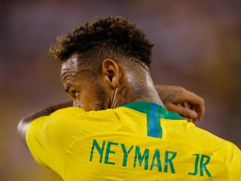 Neymar tái hiện hình ảnh 'đau xót' tại World Cup